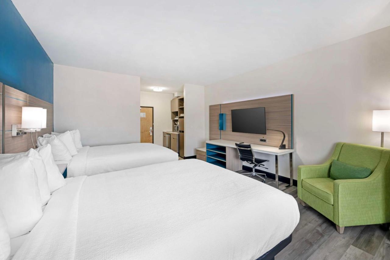 Queen Room with Two Queen Beds - Non-Smoking at Best Western Plus Executive Residency Carlsbad Hotel