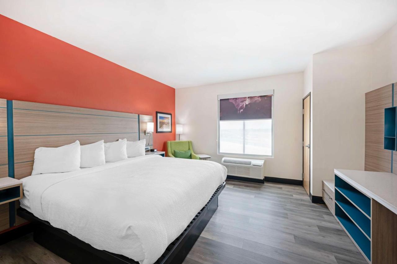 King Room with Sofa Bed at Best Western Plus Executive Residency Carlsbad Hotel