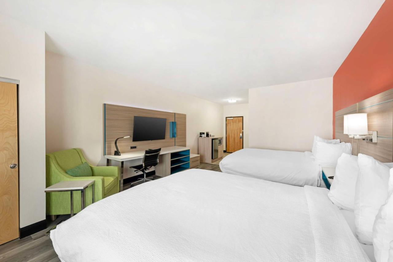 Queen Room with Two Queen Beds - Disability Access at Best Western Plus Executive Residency Carlsbad Hotel