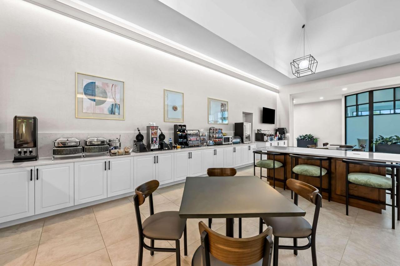 | Best Western Plus Plaza Hotel & Conference Center