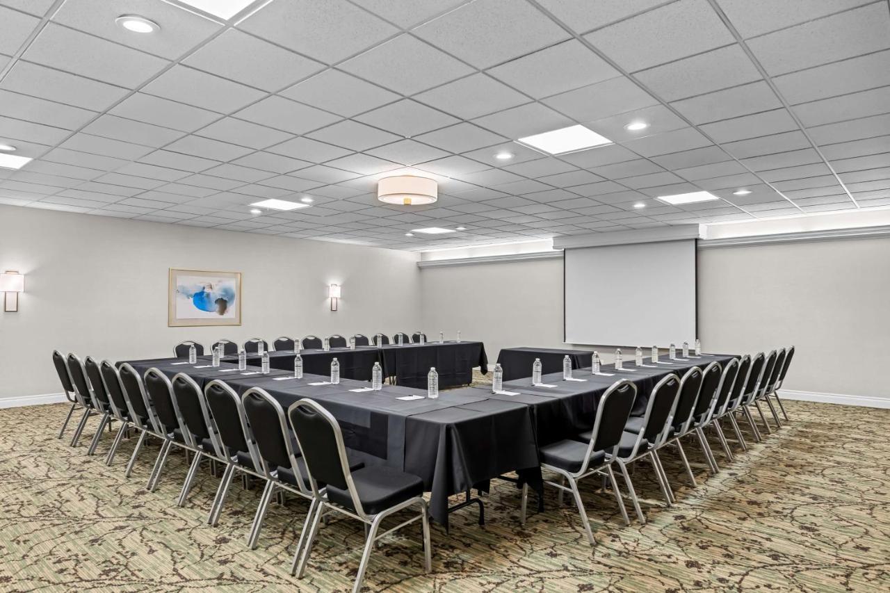| Best Western Plus Plaza Hotel & Conference Center