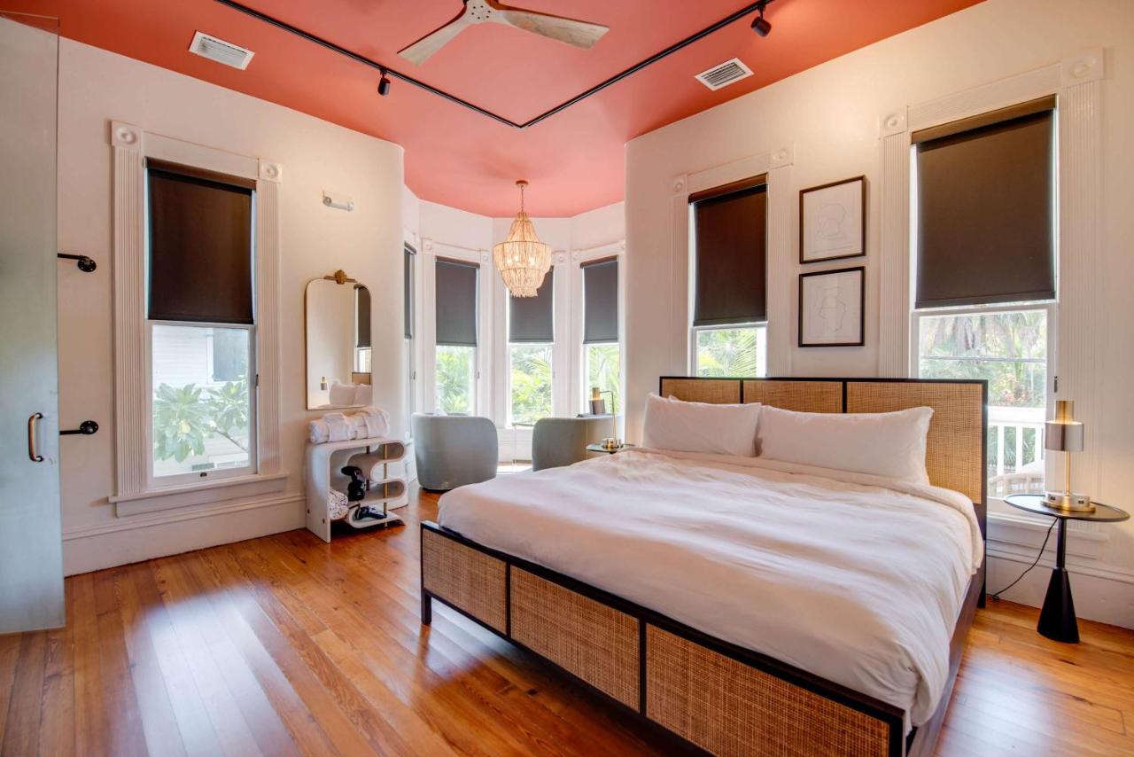  | Red Room at The Grand Maloney