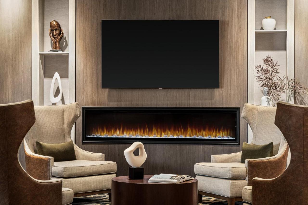 | Crowne Plaza Edison, an IHG Hotel