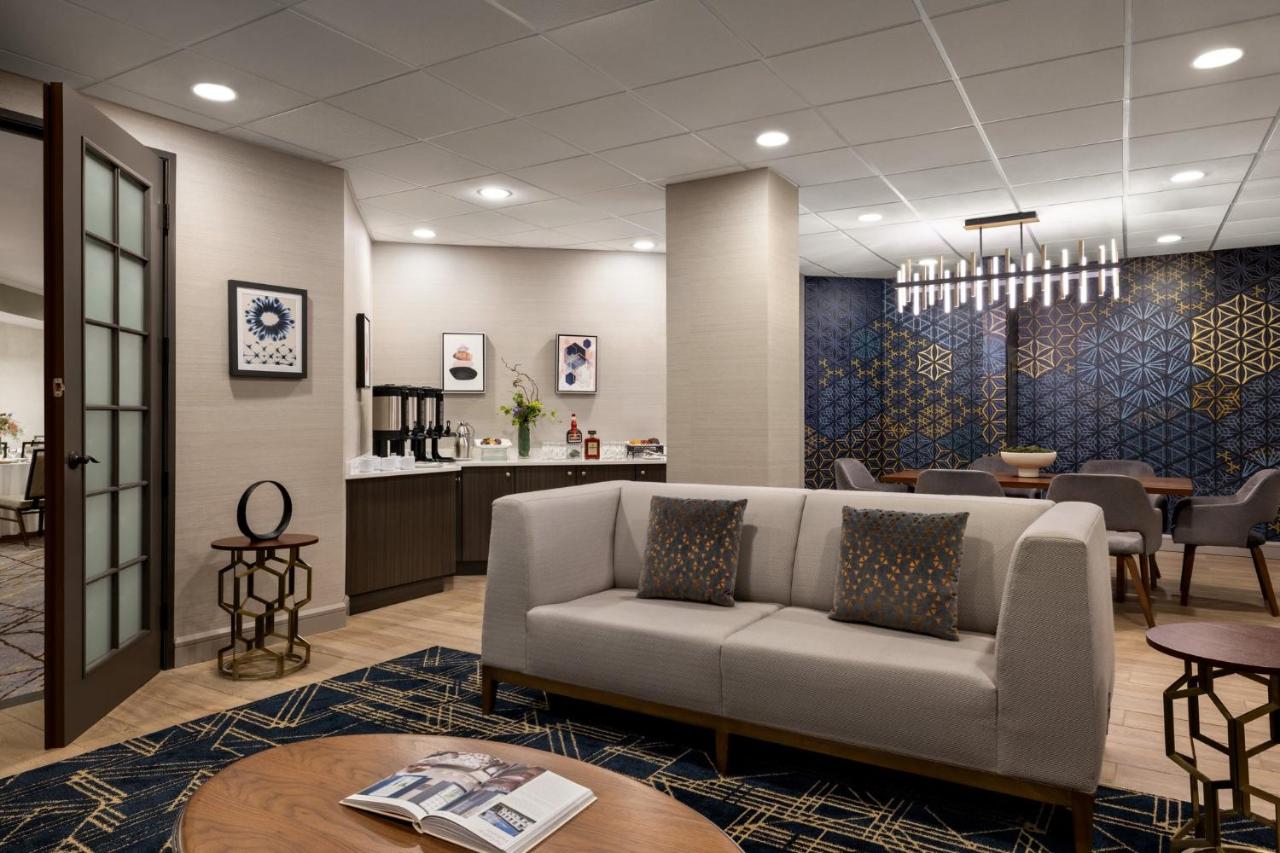 | Crowne Plaza Edison, an IHG Hotel