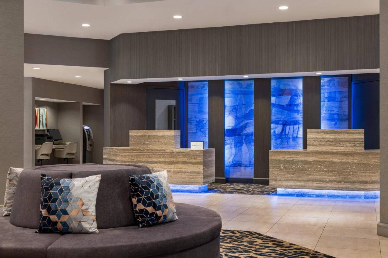 | Crowne Plaza Edison, an IHG Hotel