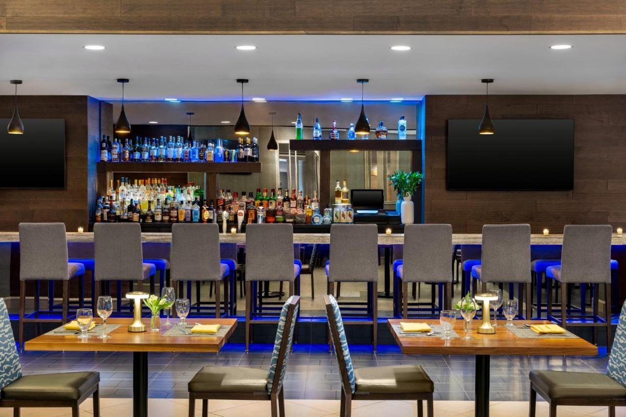 | Crowne Plaza Edison, an IHG Hotel