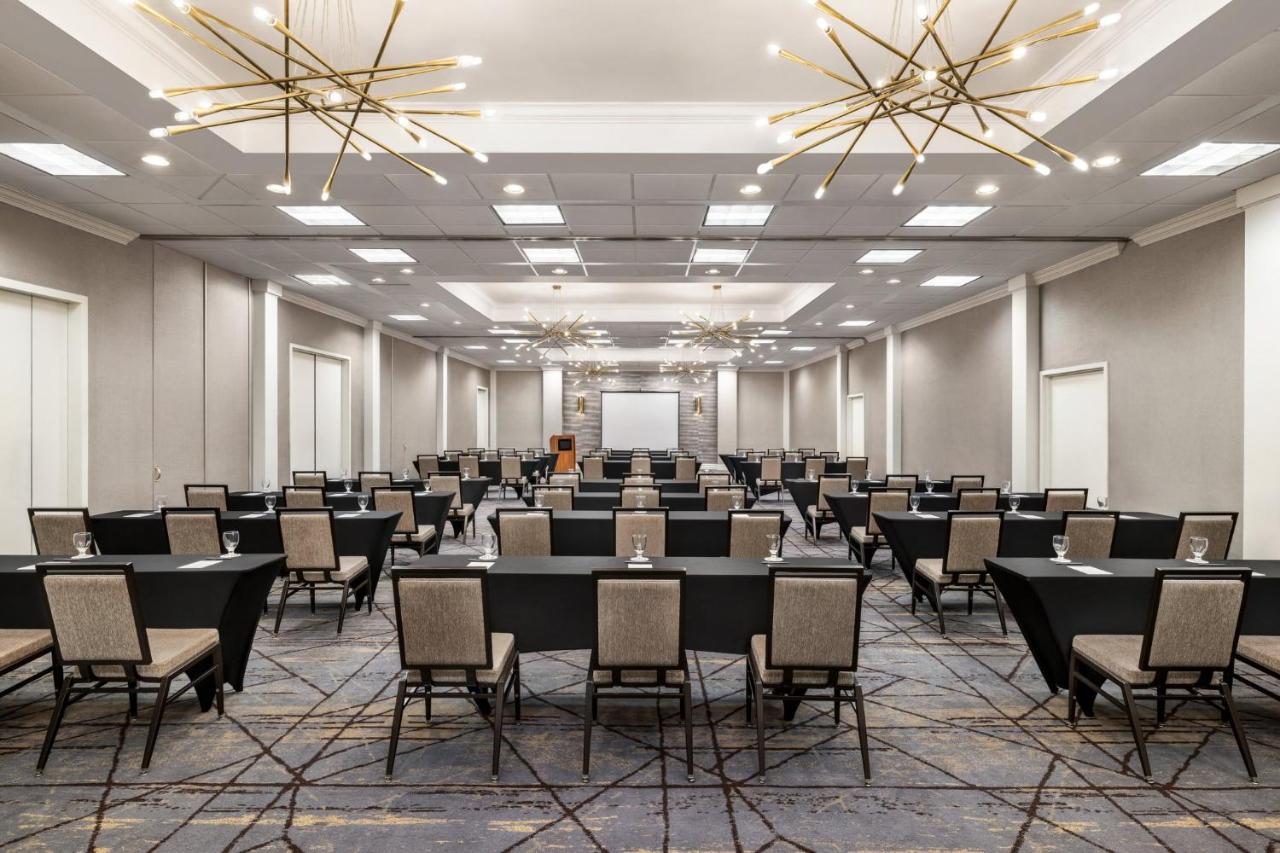 | Crowne Plaza Edison, an IHG Hotel