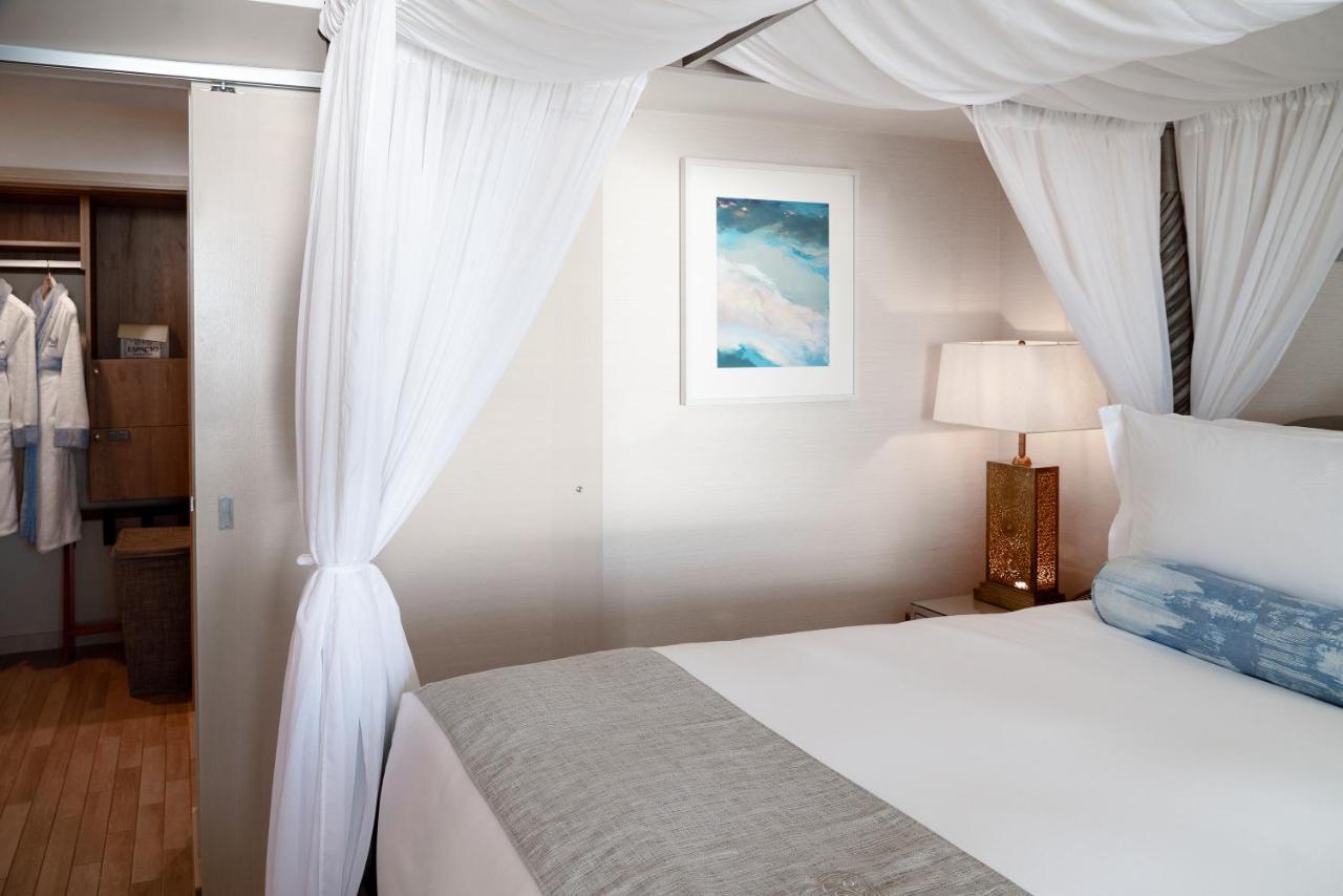 Beach View Ruby Suite - 2 Bedroom Plus Den at Espacio The Jewel Of Waikiki