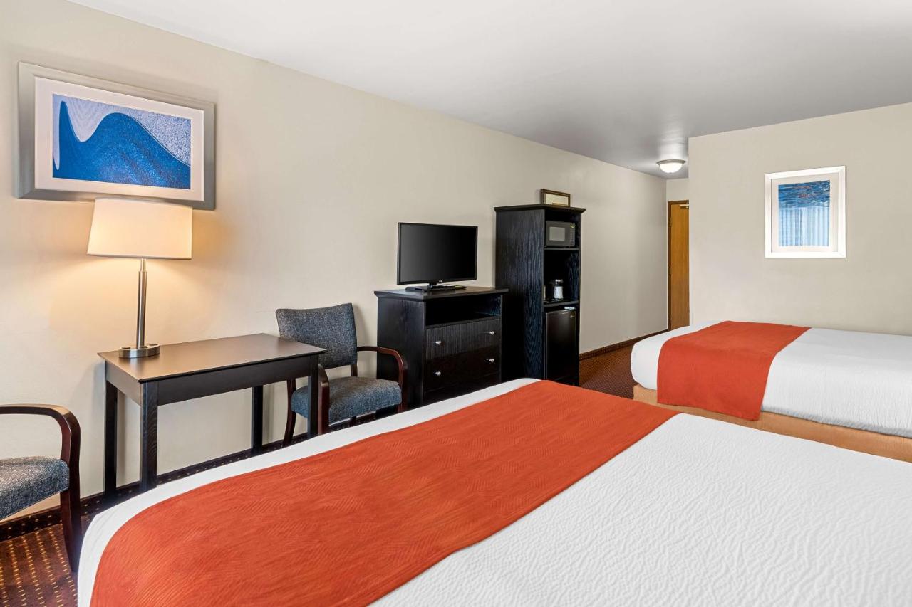 Queen Room with Two Queen Beds - Non-Smoking at Best Western Legacy Inn & Suites Beloit/South Beloit