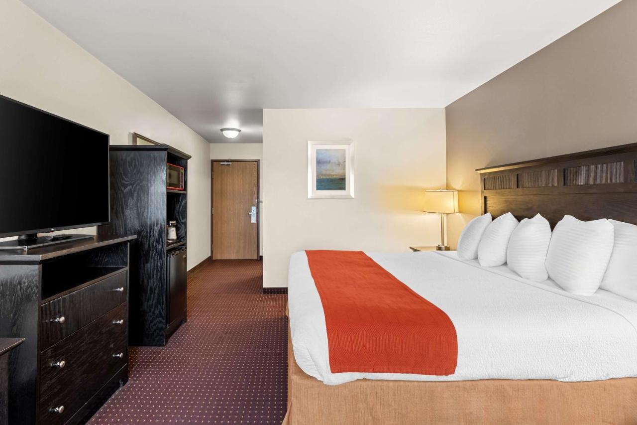 King Room - Non-Smoking at Best Western Legacy Inn & Suites Beloit/South Beloit