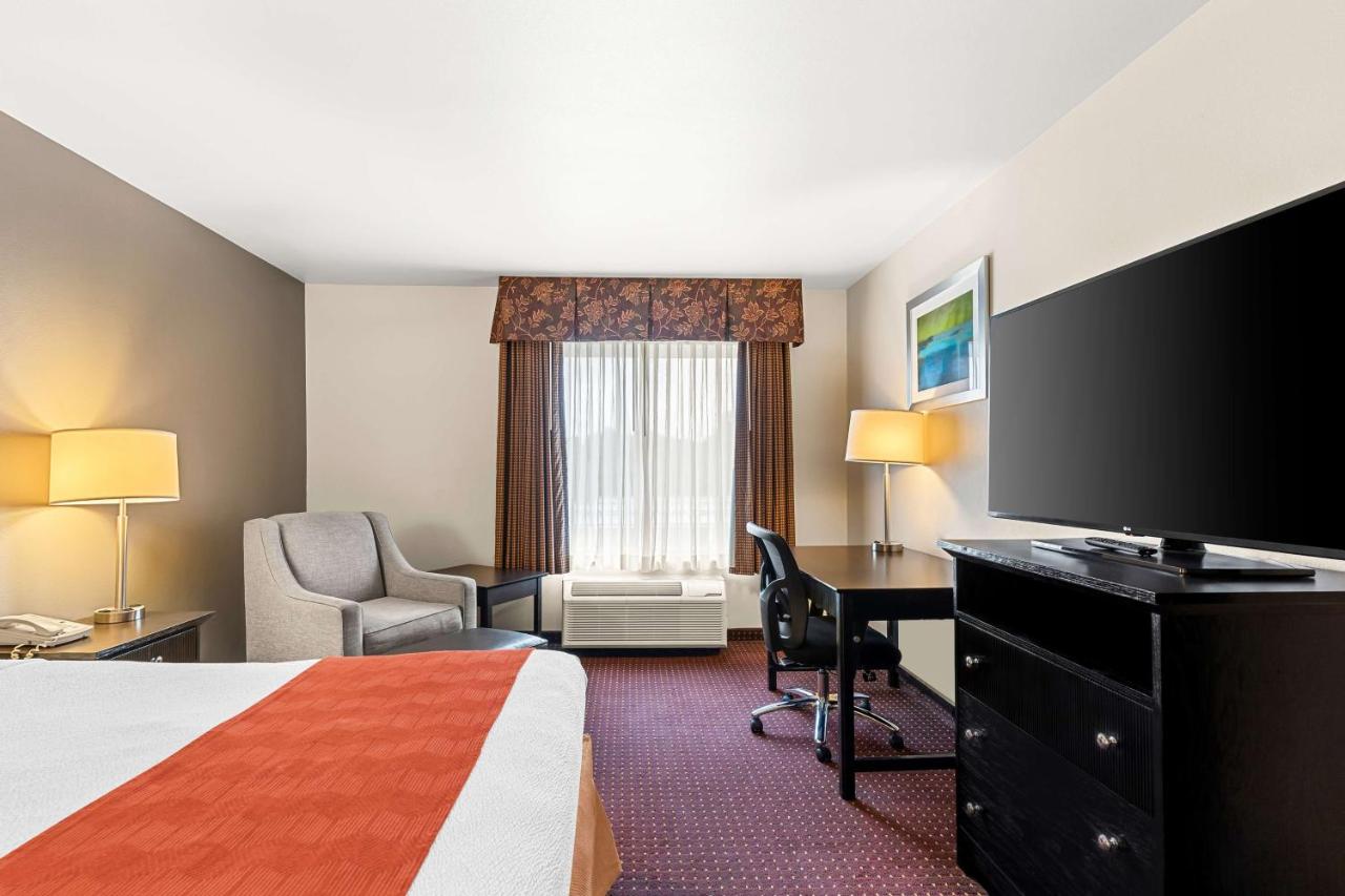 King Room - Non-Smoking at Best Western Legacy Inn & Suites Beloit/South Beloit