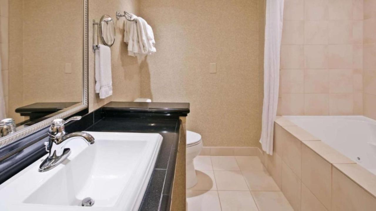 King Suite with Spa Bath - Non Smoking at Best Western Plus Puyallup Hotel