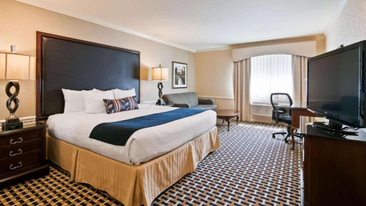 | Best Western Plus Plaza Hotel & Conference Center