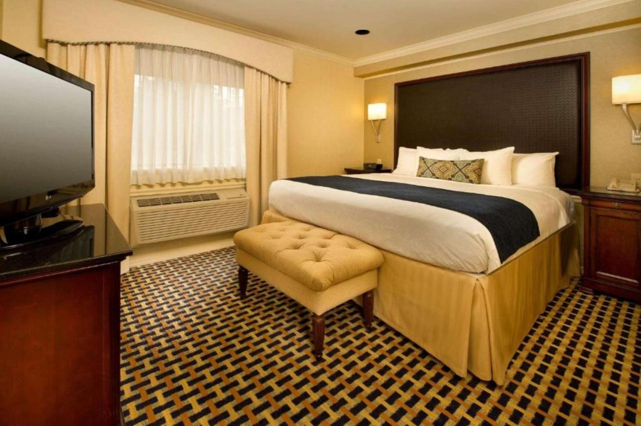 King Suite with Spa Bath - Non Smoking at Best Western Plus Puyallup Hotel