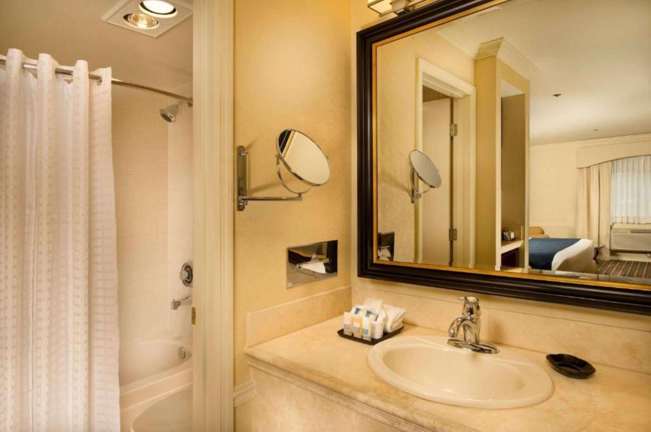 | Best Western Plus Plaza Hotel & Conference Center