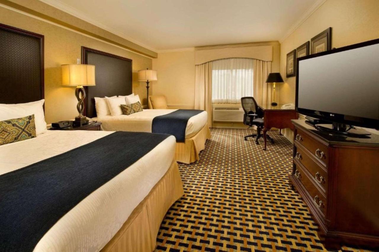 | Best Western Plus Plaza Hotel & Conference Center