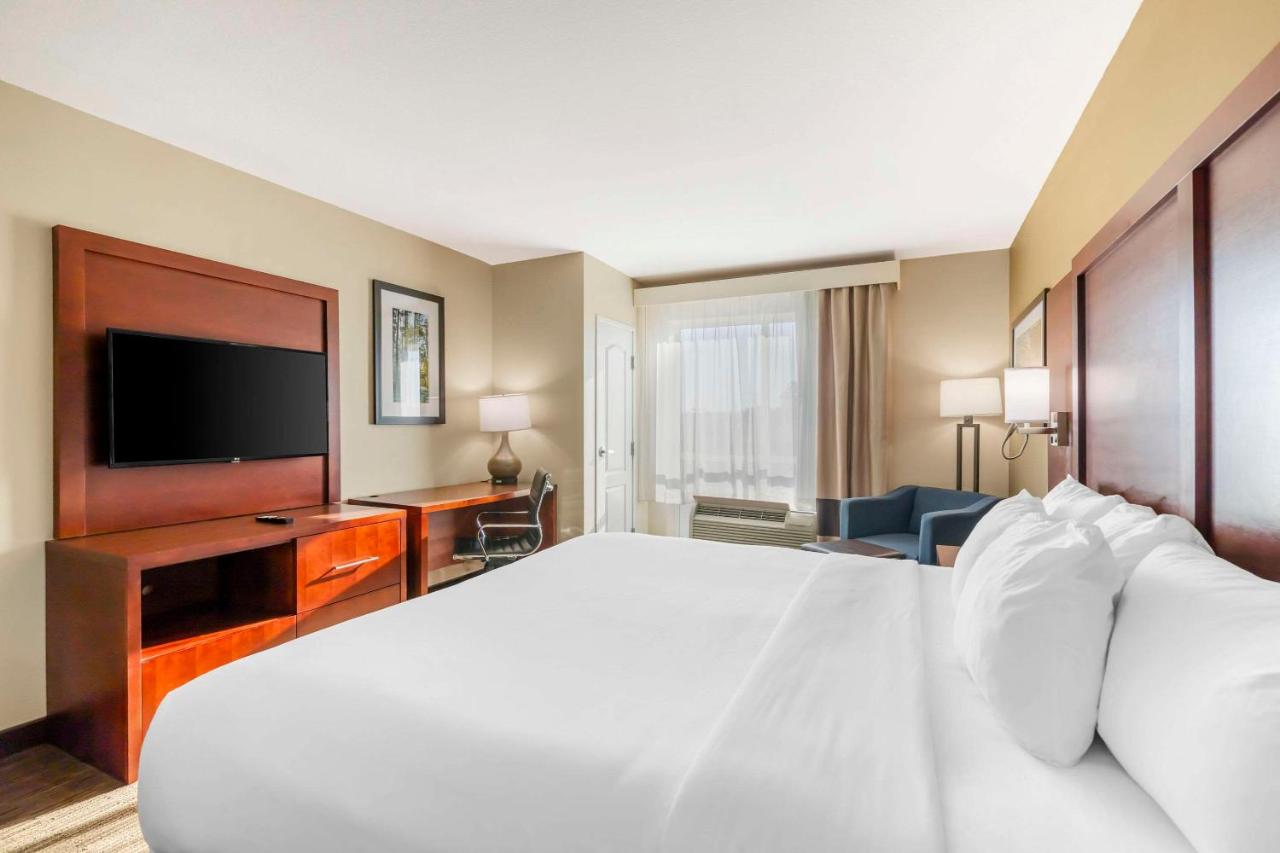 King Room - Non-Smoking at Comfort Inn & Suites Tifton