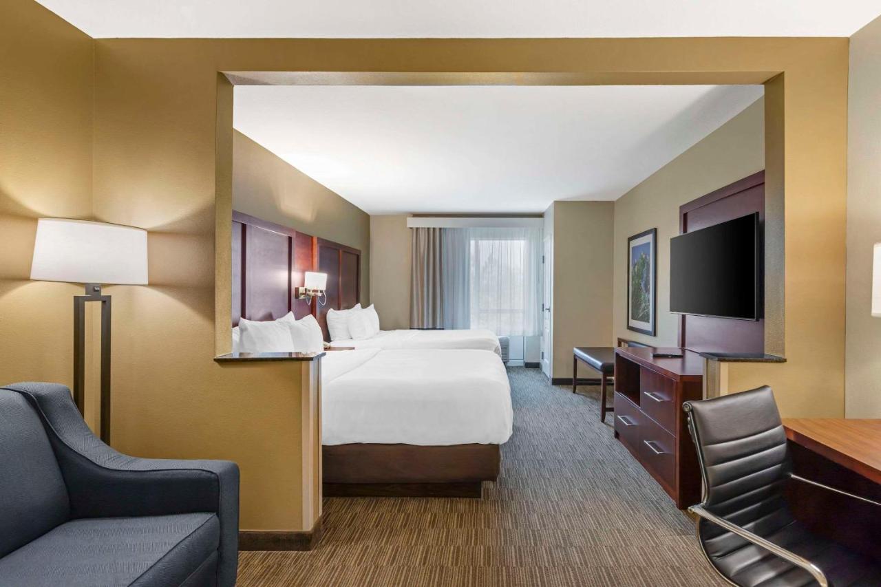 Queen Suite - Non-Smoking at Comfort Inn & Suites Tifton