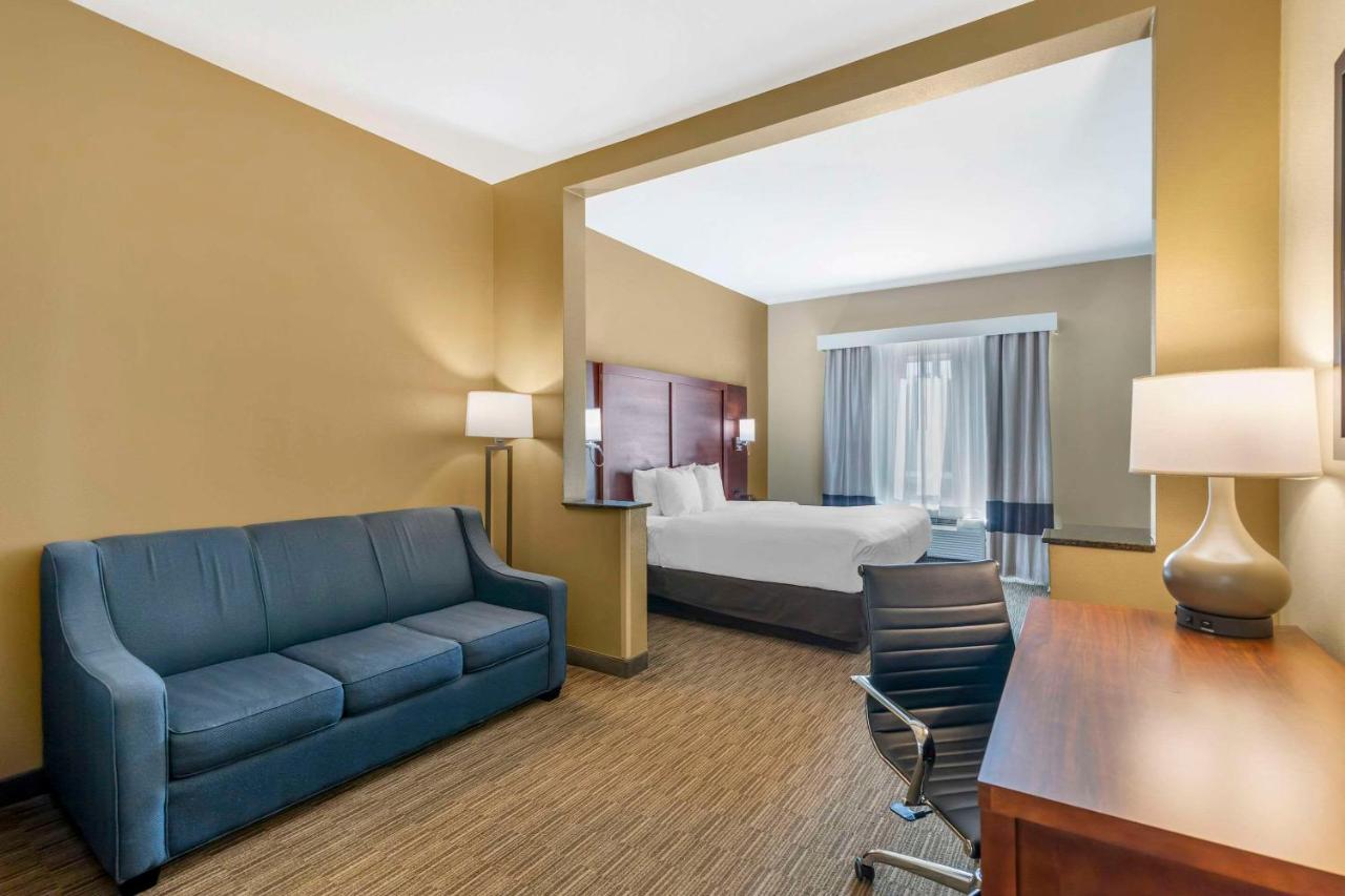 King Suite at Comfort Inn & Suites Tifton