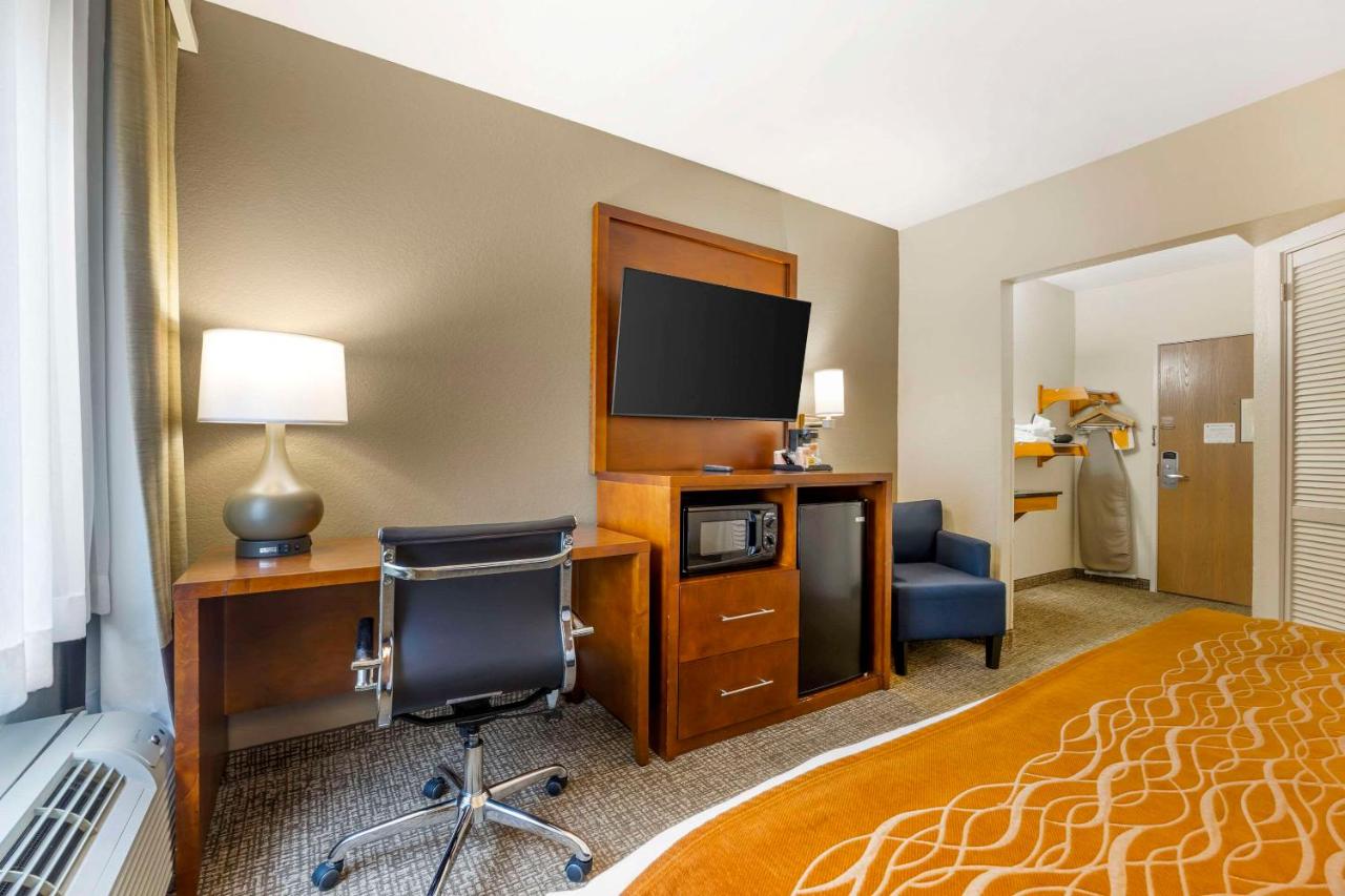 Standard King Room - Non-Smoking at Comfort Inn South - Springfield
