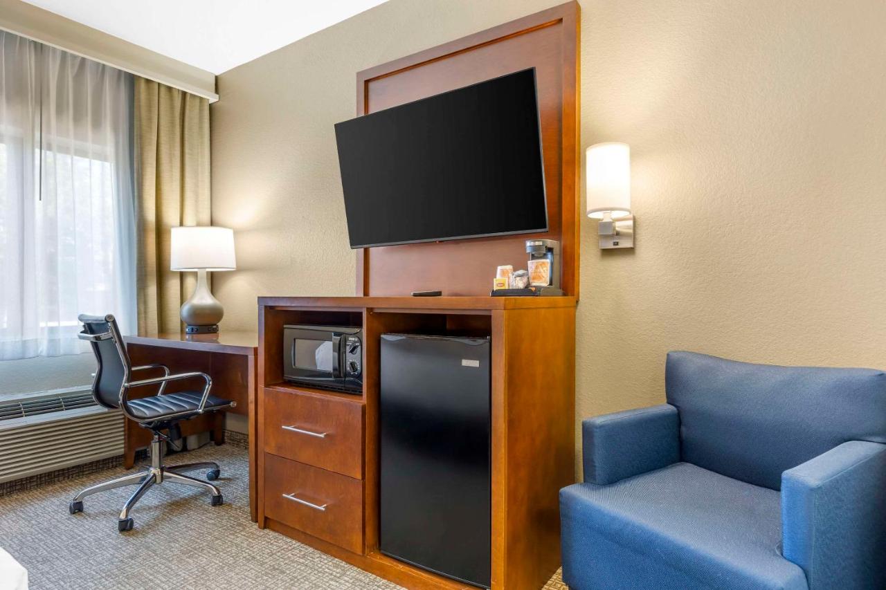 Standard King Room - Non-Smoking at Comfort Inn South - Springfield