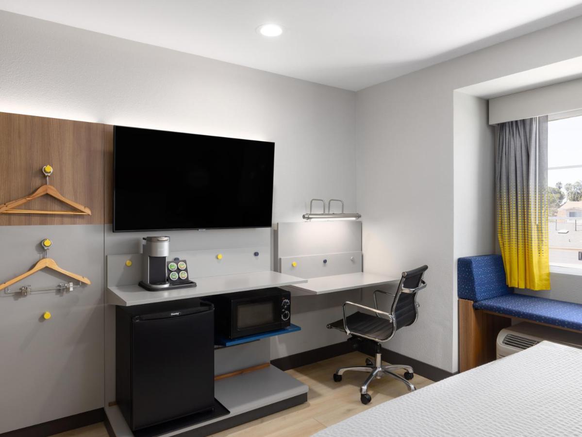 Queen Room - Non-Smoking at Microtel Inn & Suites by Wyndham Tracy