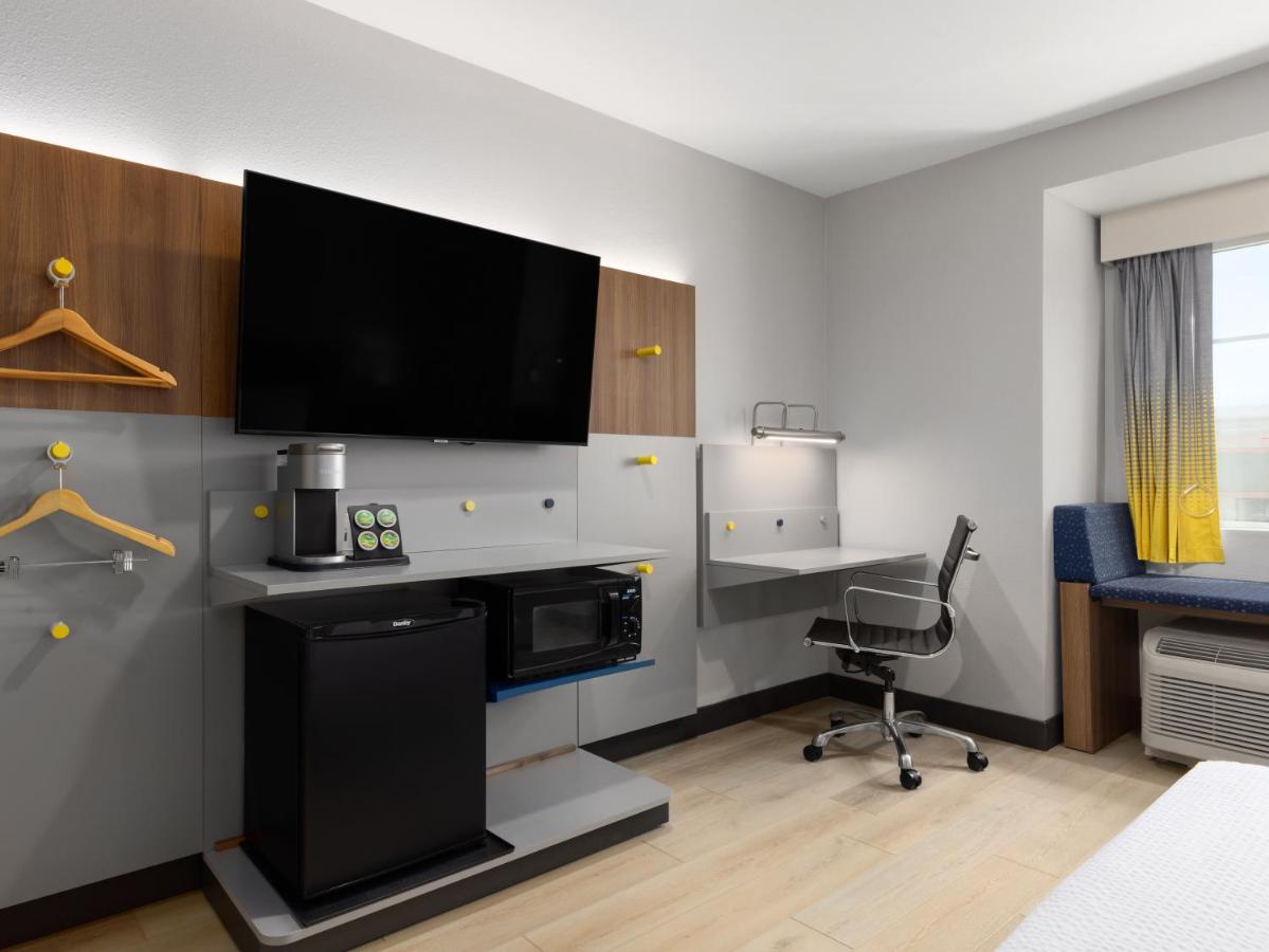 Queen Room - Disability Access - Non-Smoking at Microtel Inn & Suites by Wyndham Tracy