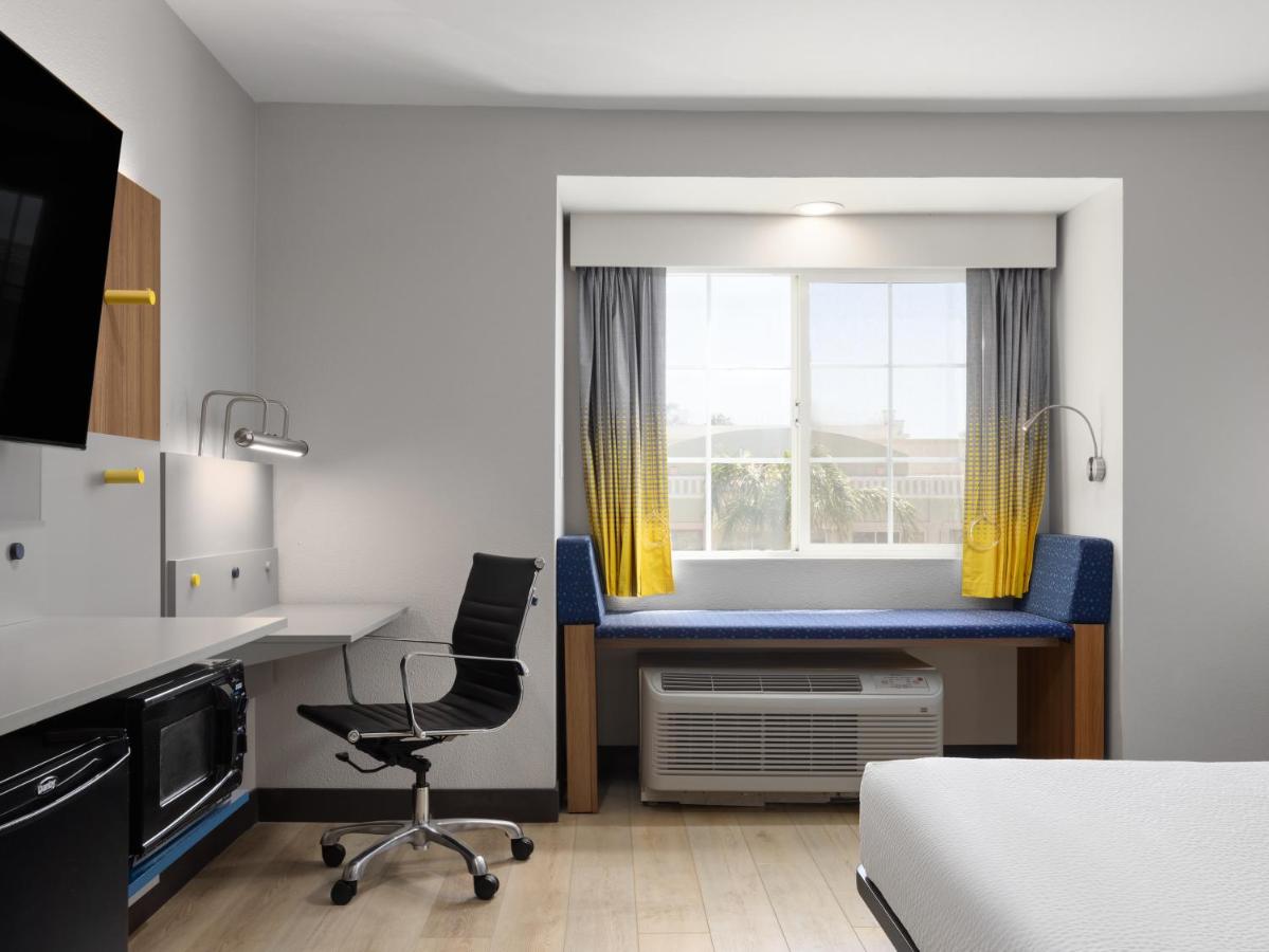 Queen Room - Disability Access - Non-Smoking at Microtel Inn & Suites by Wyndham Tracy