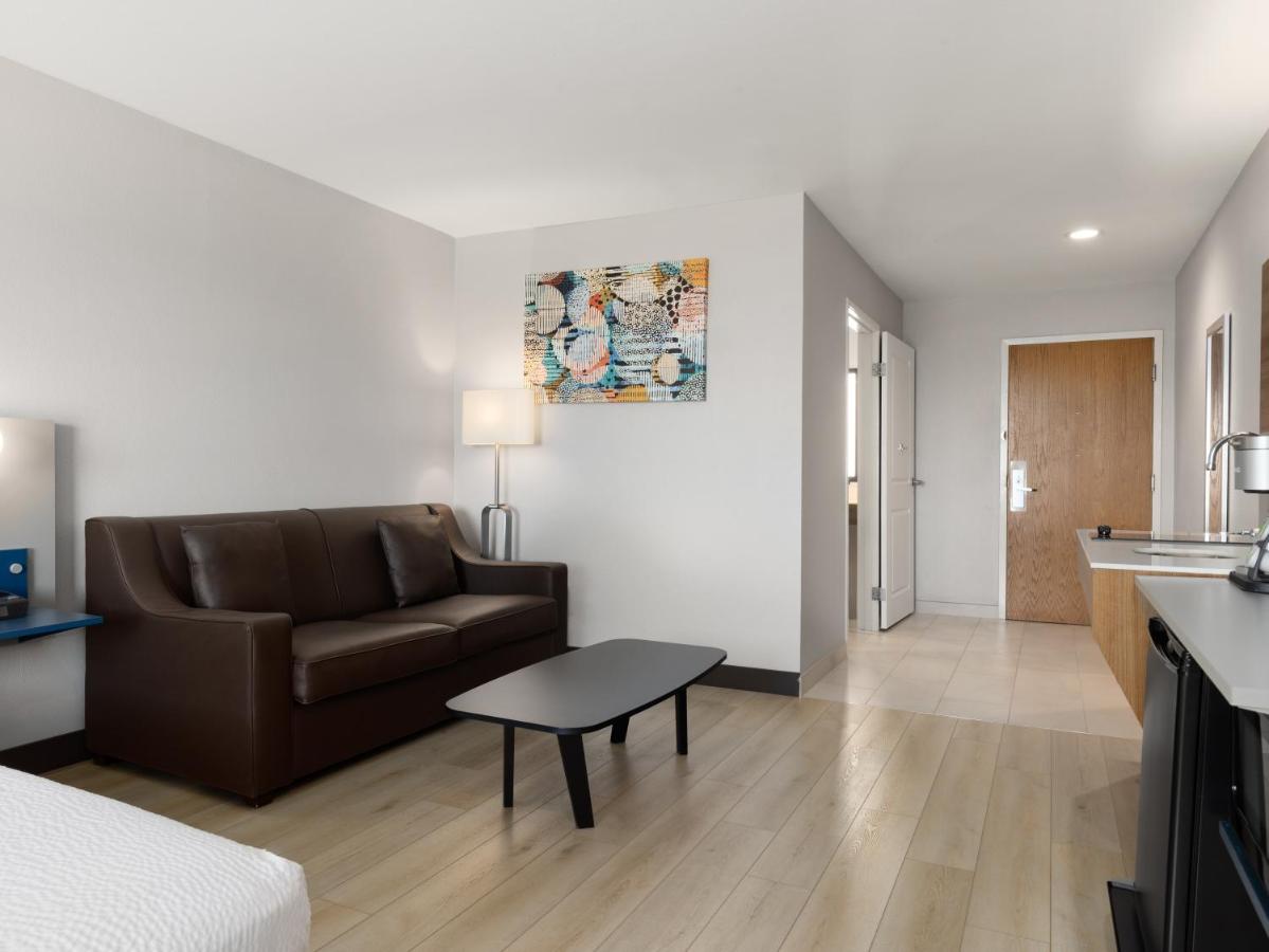 1 Queen Bed, Studio Mobility Accessible Suite, Non-Smoking at Microtel Inn & Suites by Wyndham Tracy