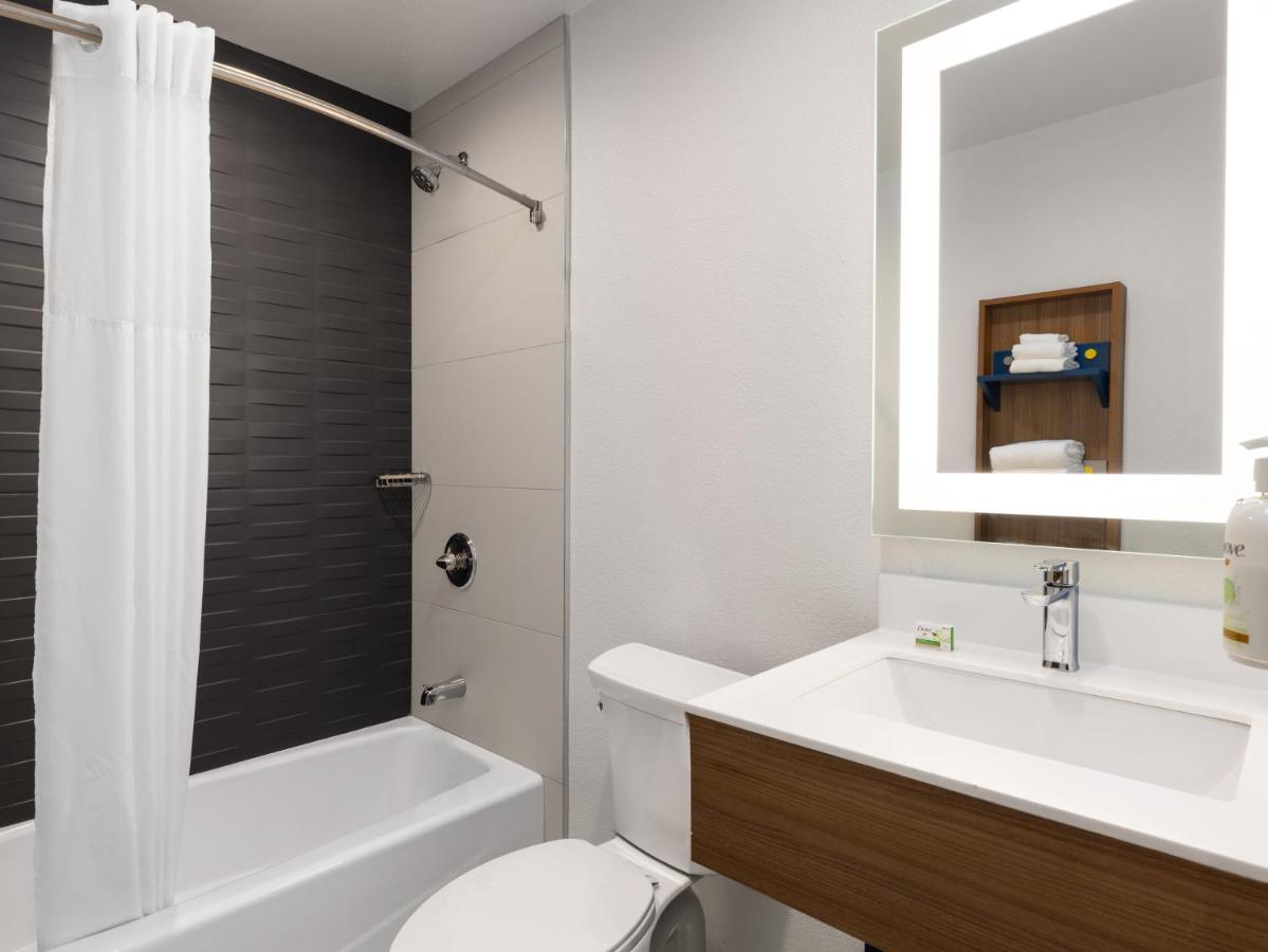 Queen Room - Non-Smoking at Microtel Inn & Suites by Wyndham Tracy