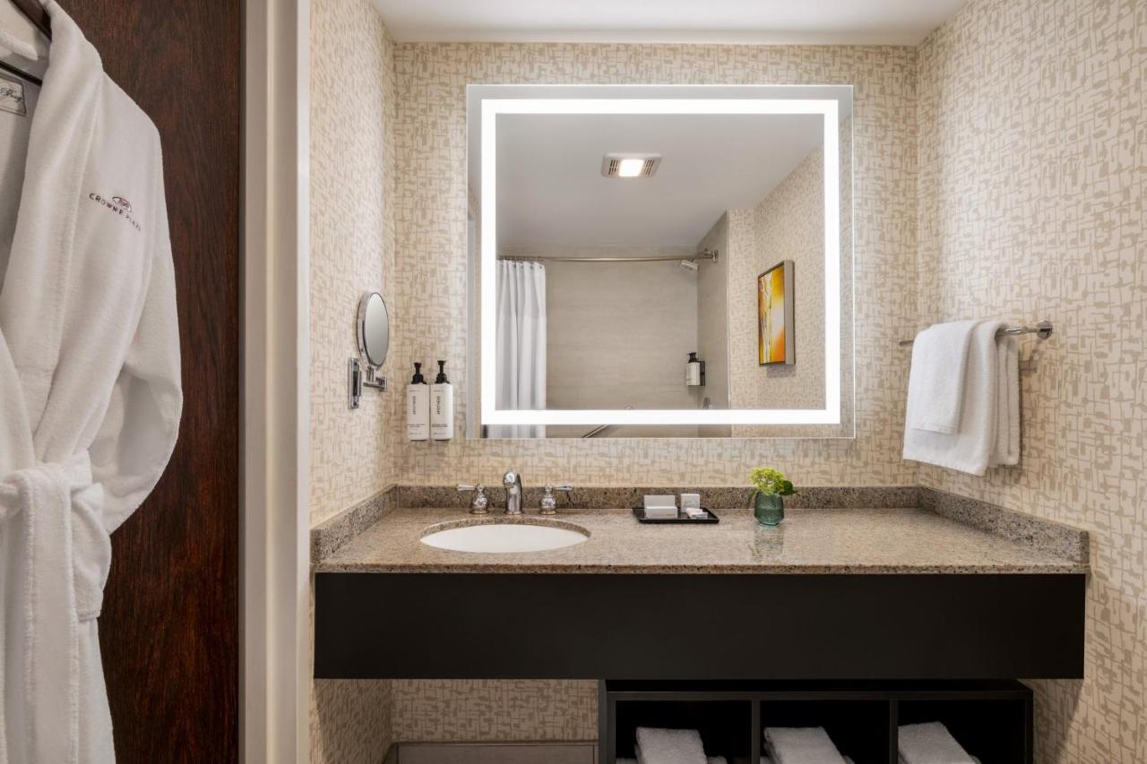 | Crowne Plaza Edison, an IHG Hotel