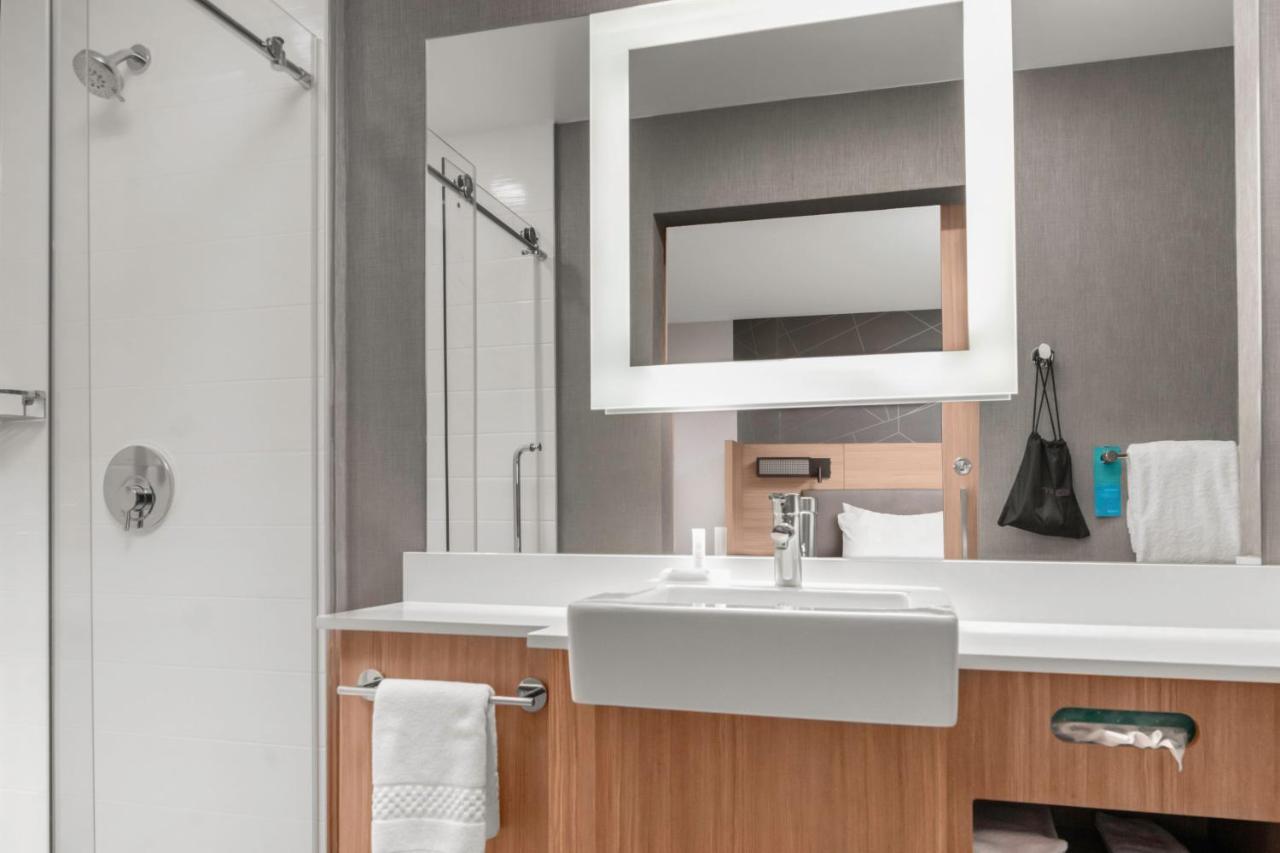 King Suite with Trundle Bed at SpringHill Suites by Marriott Raleigh Apex