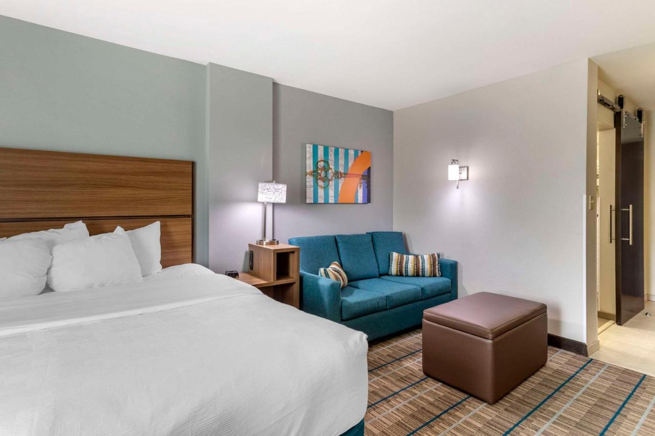 King Suite - Non-Smoking at MainStay Suites Bowling Green North