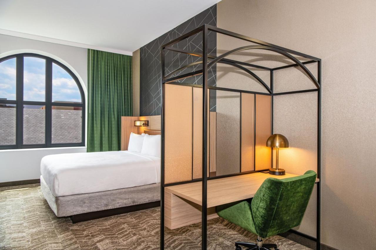 King Suite with Sofa Bed at SpringHill Suites by Marriott Baltimore Downtown Convention Center Area
