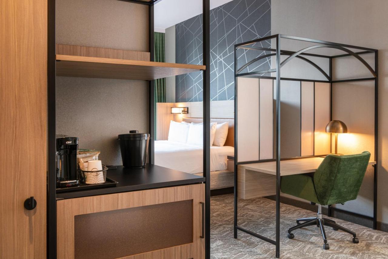 King Suite with Sofa Bed at SpringHill Suites by Marriott Baltimore Downtown Convention Center Area