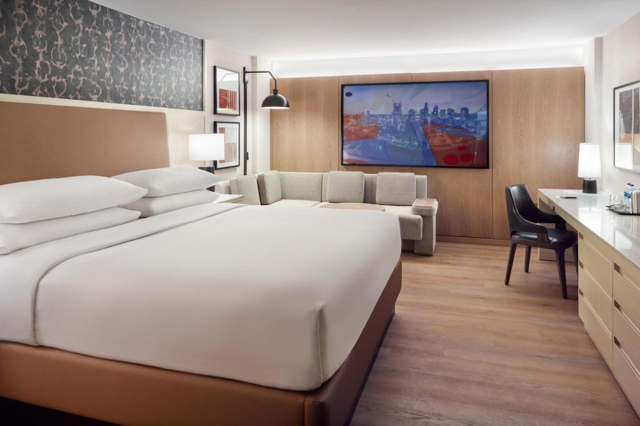 Guest Room, 1 King at Sheraton Grand Nashville Downtown