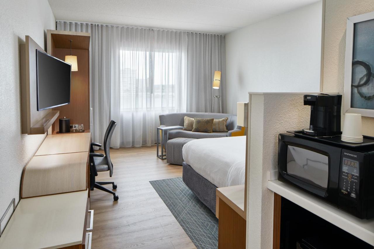 | Courtyard by Marriott St. Petersburg Clearwater/Madeira Beach