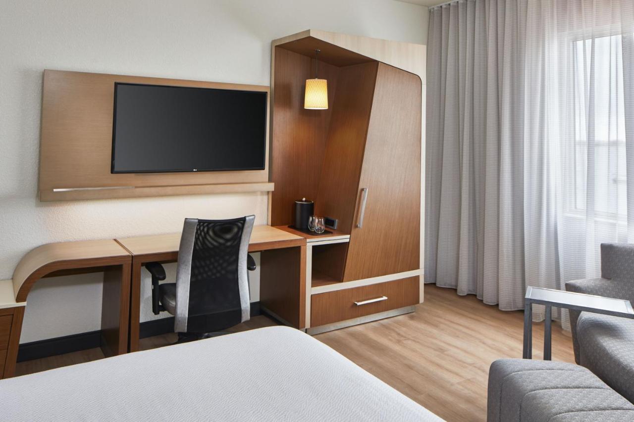 King Room with Sofa Bed at Courtyard St. Petersburg Clearwater/Madeira Beach