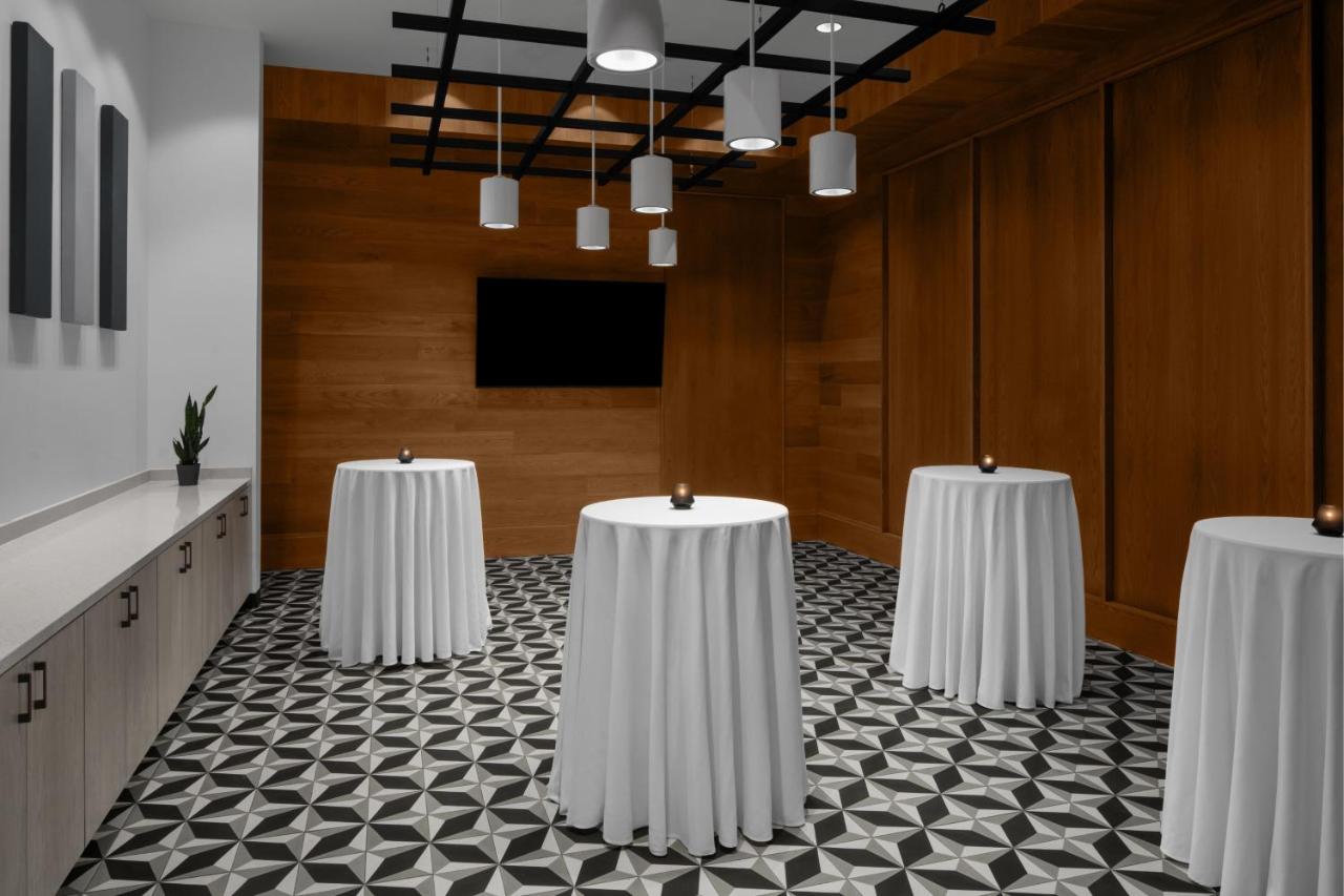 | Renaissance Columbus Westerville-Polaris Hotel