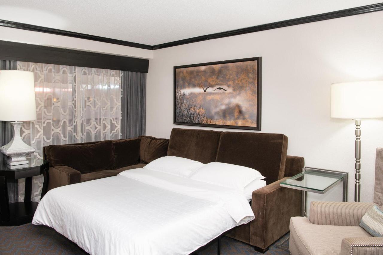 | Sheraton Minneapolis West Hotel