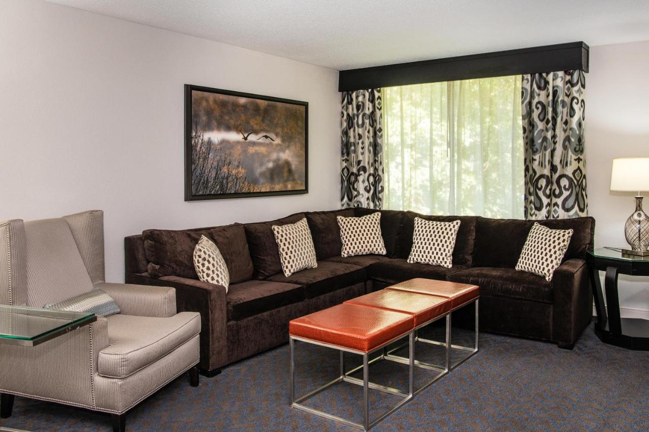 | Sheraton Minneapolis West Hotel