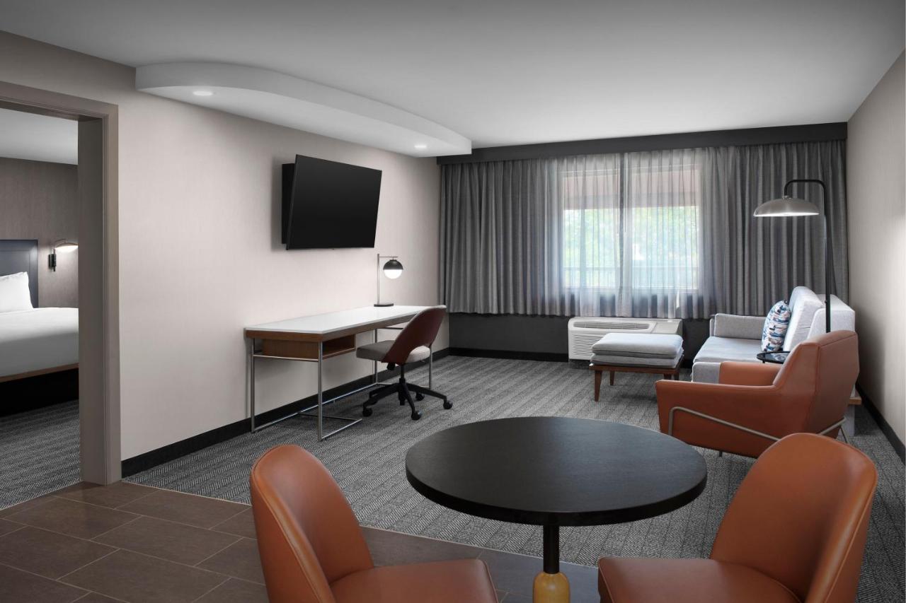 | Courtyard by Marriott Paso Robles