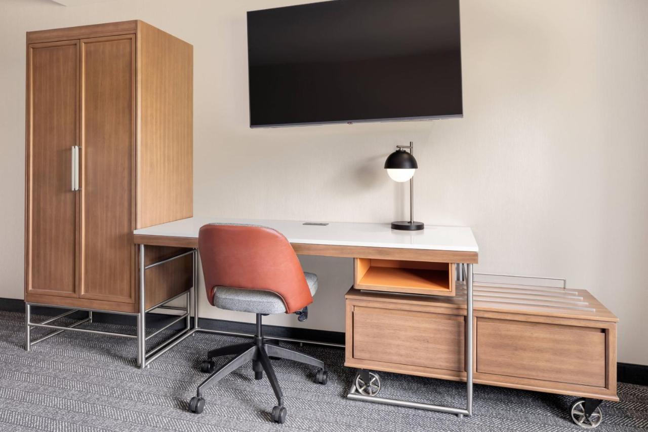 King Room at Courtyard by Marriott Portland Airport