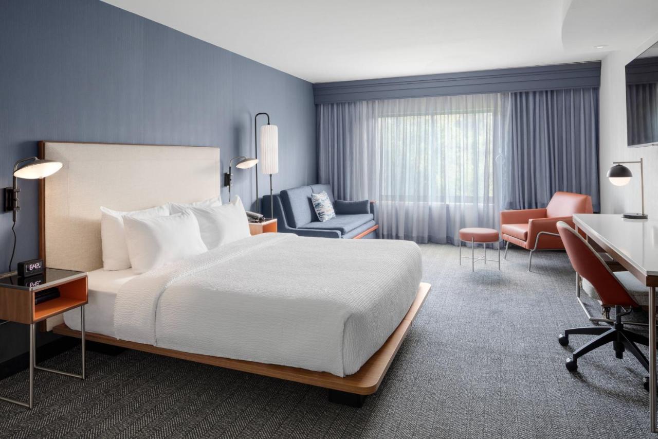 King Room at Courtyard by Marriott Portland Airport