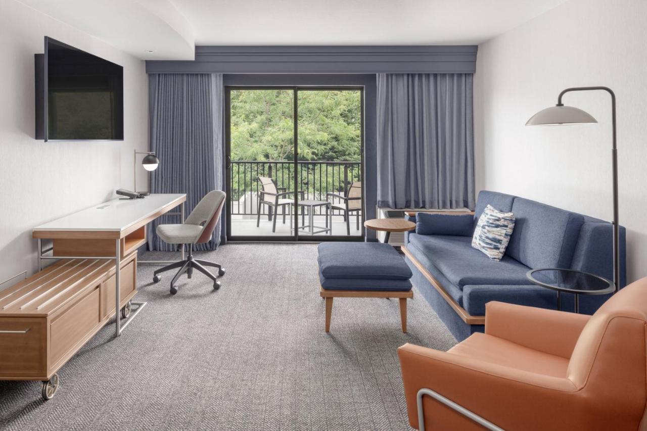 1 Bedroom Suite, 1 King at Courtyard by Marriott Portland Airport