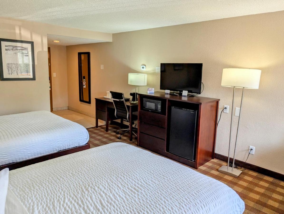 Deluxe Queen Room with Two Queen Beds - Non-Smoking With Balcony at Clarion Inn & Suites Stroudsburg - Poconos