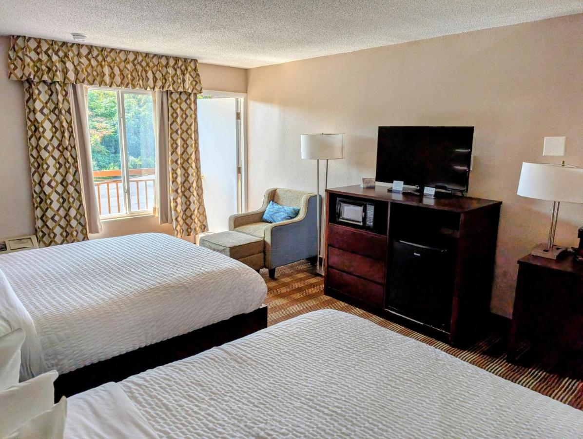 Deluxe Queen Room with Two Queen Beds - Non-Smoking With Balcony at Clarion Inn & Suites Stroudsburg - Poconos