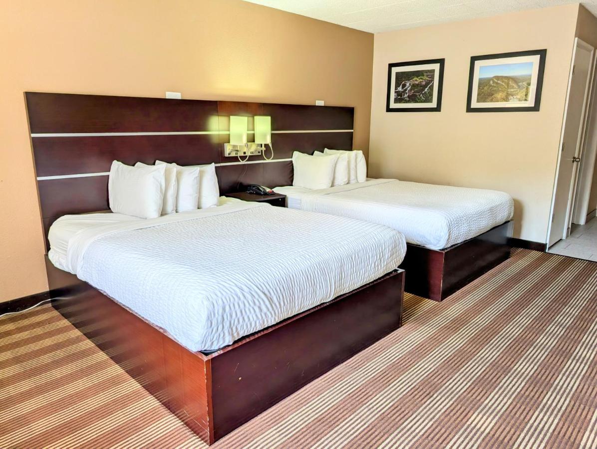 Deluxe Queen Room with Two Queen Beds - Non-Smoking With Balcony at Clarion Inn & Suites Stroudsburg - Poconos