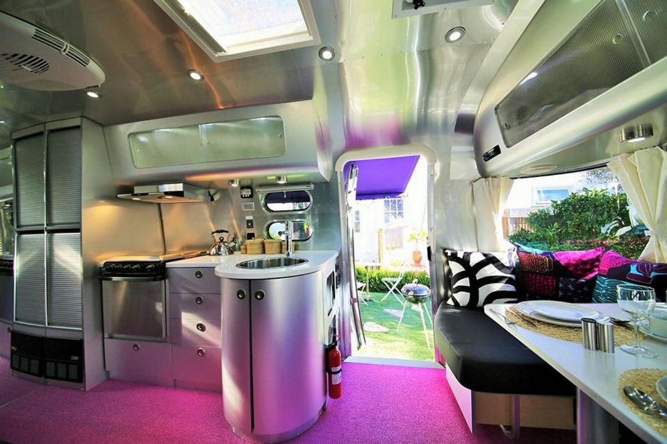 | metro hotel