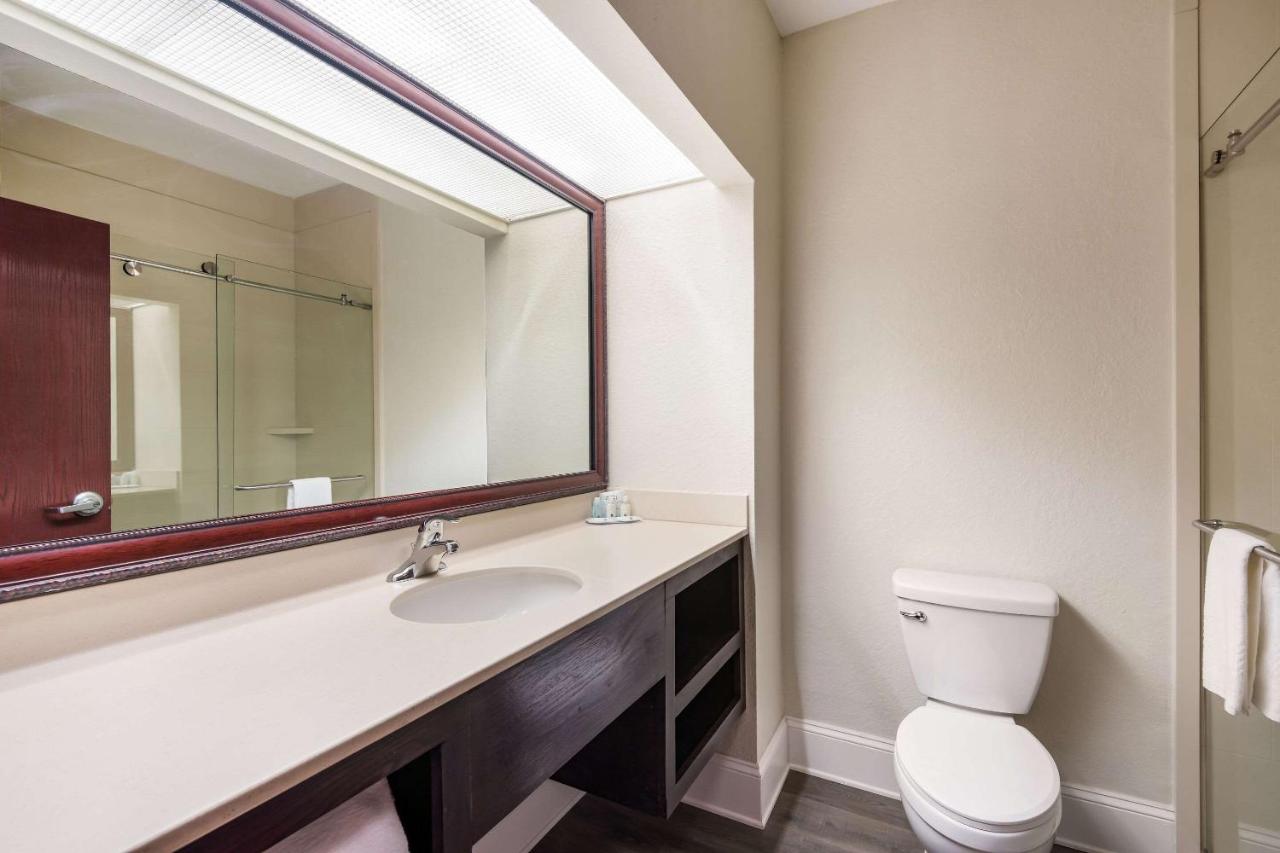 Standard King Room - Non-Smoking at Quality Inn & Suites Quincy - Downtown